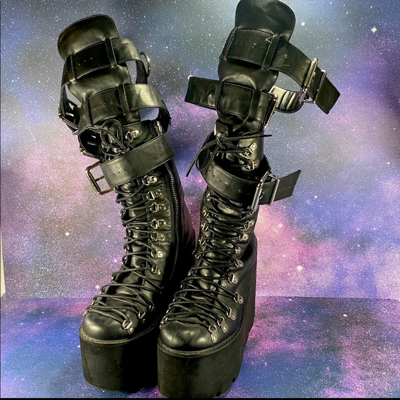 Current Mood Shoes - Current mood Traitor Boots.